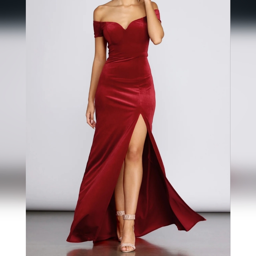 Windsor Shania Formal Velvet Sweetheart Dress Size Small